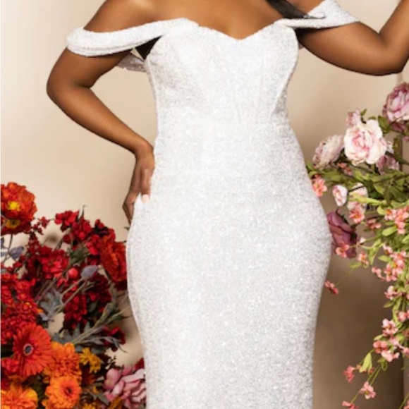 Never Worn Bridal Reception Gown - Picture 1 of 2